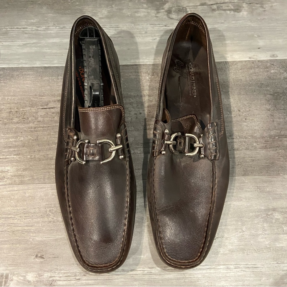 Donald J.Pliner 
Mens Loafers 
Genuine

Color- Brown
